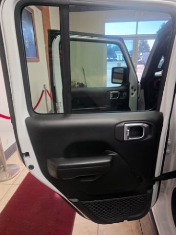 Used 2021 Jeep Wrangler Unlimited Rubicon w/ Safety Group AWD/4WD image 10