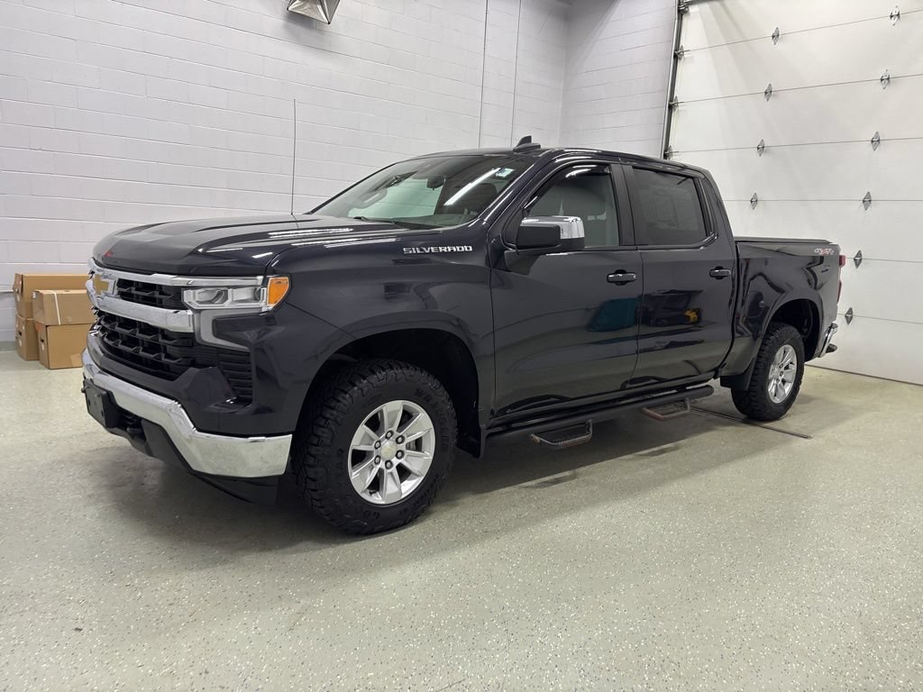 Used 2022 Chevrolet Silverado 1500 LT AWD/4WD image 9