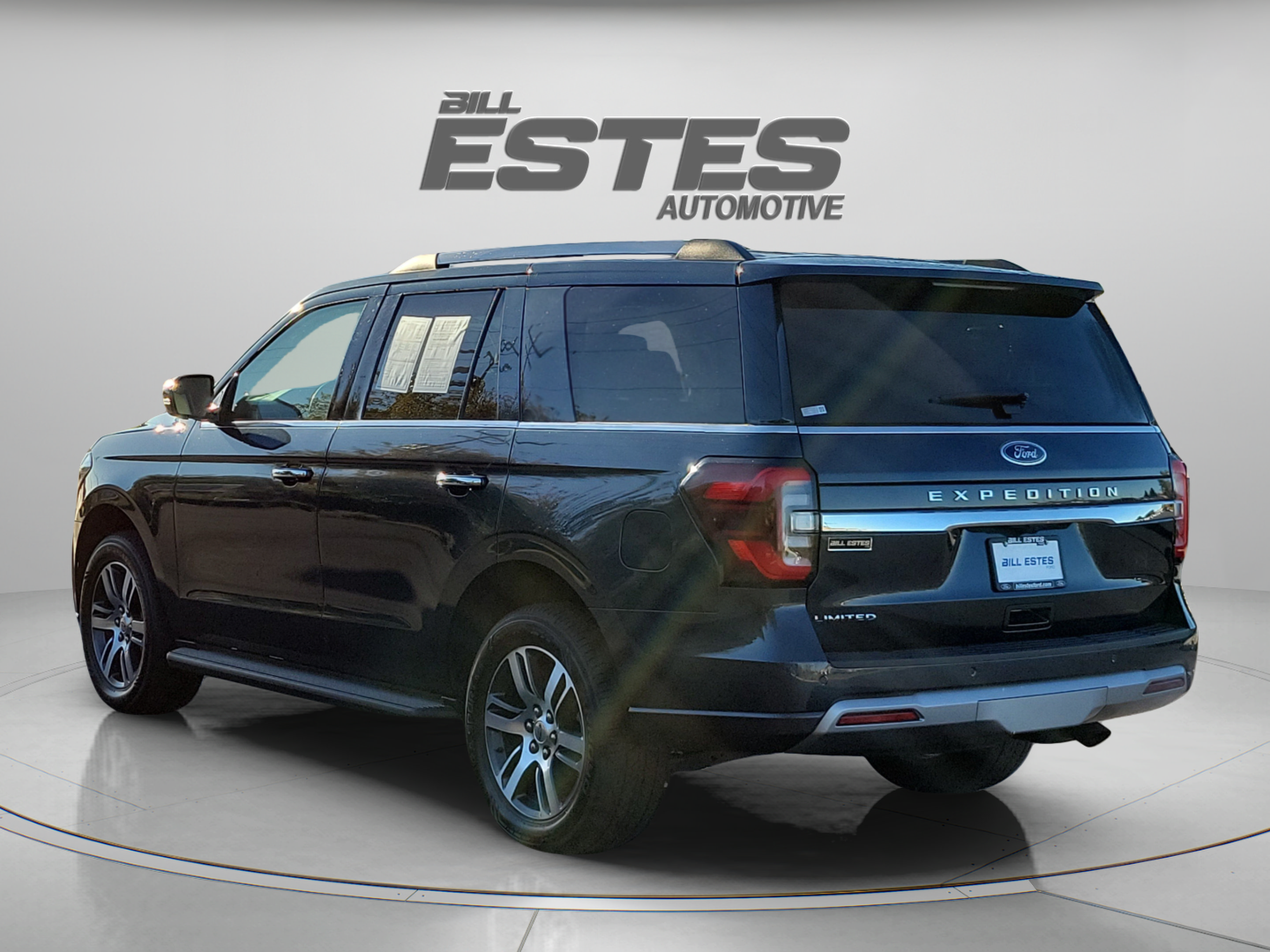 Used 2024 Ford Expedition Limited AWD/4WD image 2