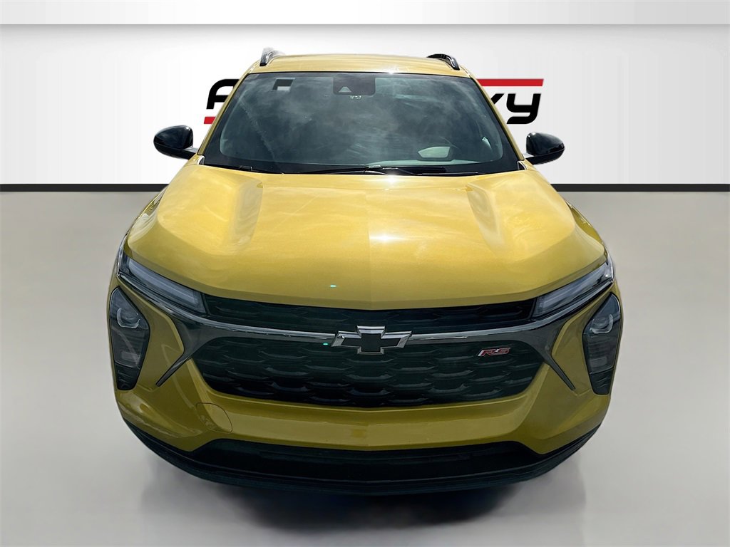 Used 2025 Chevrolet Trax RS w/ Driver Confidence Package image 2