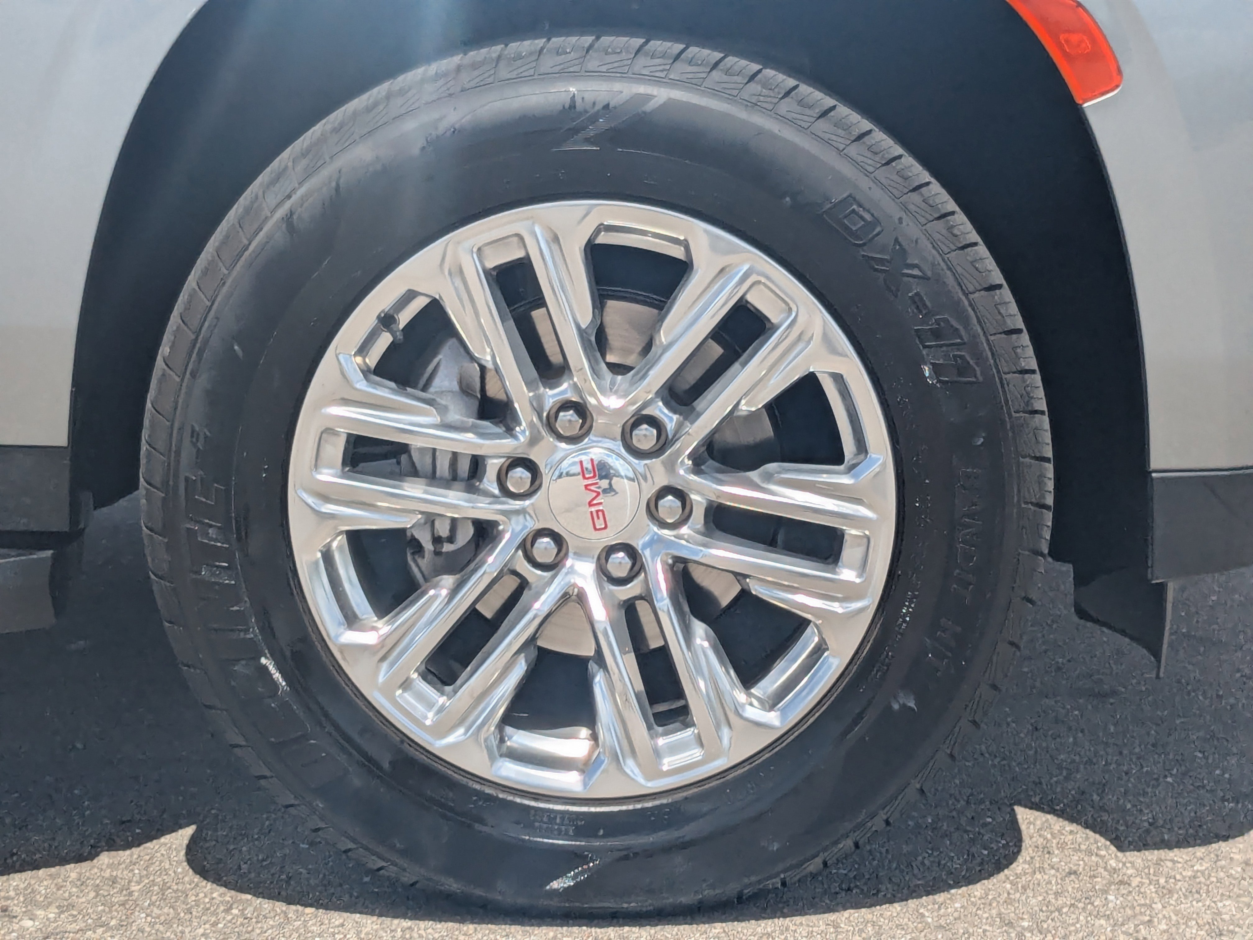 Used 2024 GMC Yukon SLT image 12