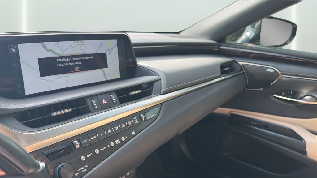 Used 2020 Lexus ES 350 Ultra Luxury w/ Accessory Package 2 FWD image 16
