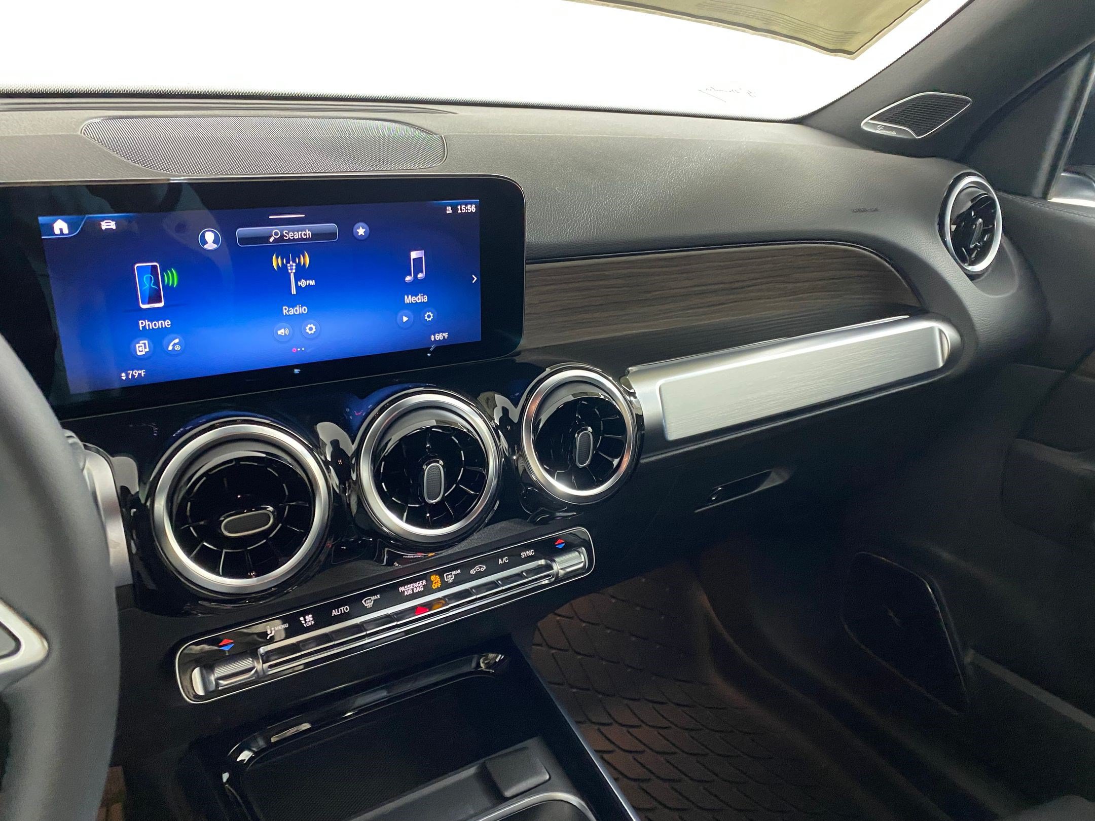Used 2026 Mercedes-Benz GLB 250 4MATIC image 25