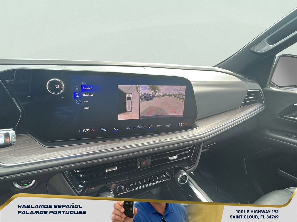 Used 2025 Chevrolet Suburban Z71 image 22