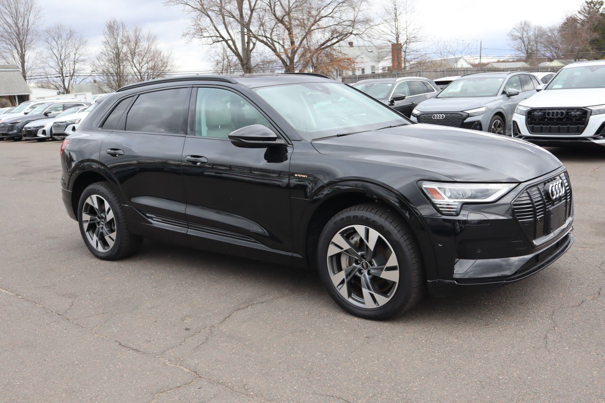 Used 2021 Audi e-tron Premium w/ Convenience Plus Package image 3