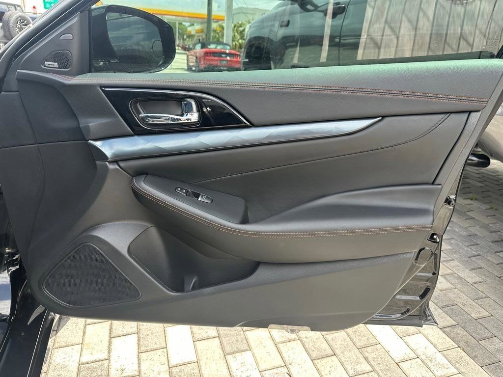 Used 2023 Nissan Maxima SR w/ Sport Mat Group FWD image 23