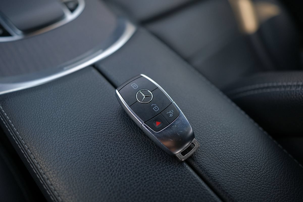 Used 2022 Mercedes-Benz GLC 300 image 9