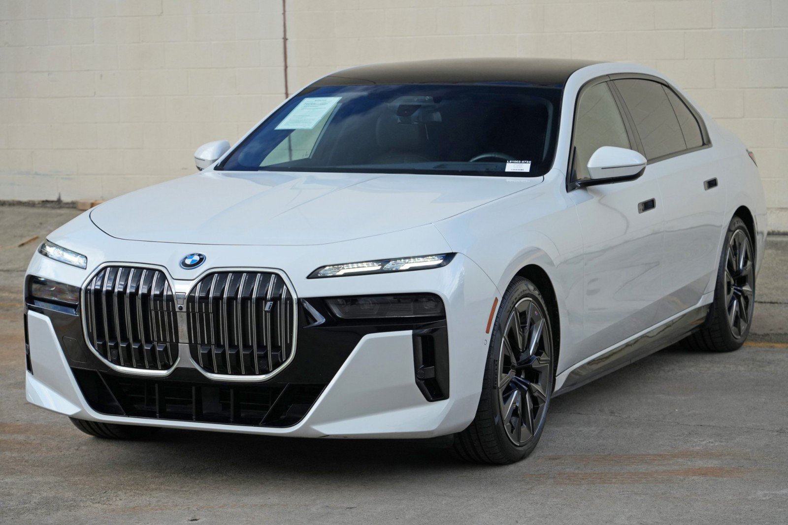 Used 2023 BMW i7 xDrive60 w/ Executive Package 2 AWD/4WD image 60