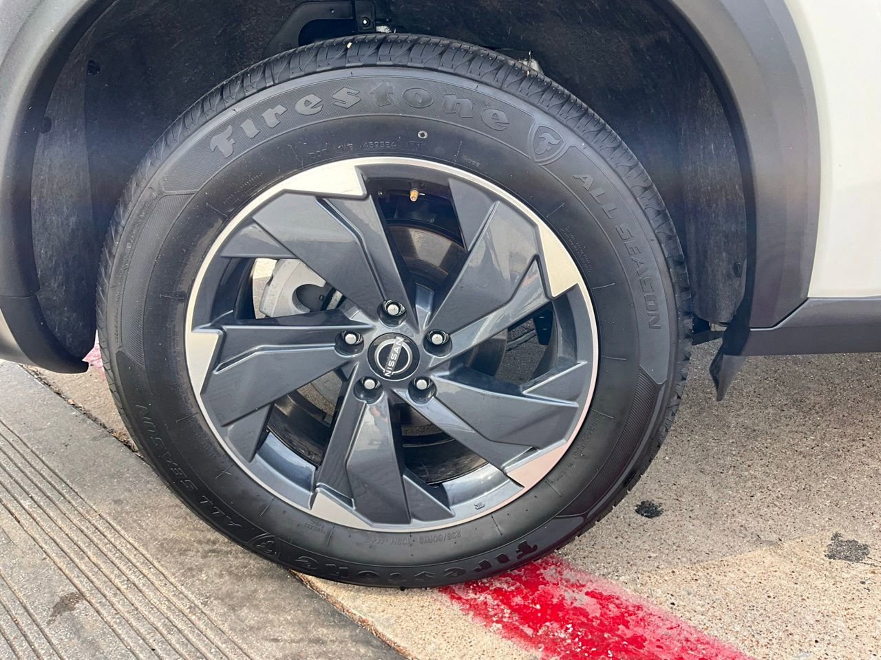 Used 2025 Nissan Rogue SV image 9