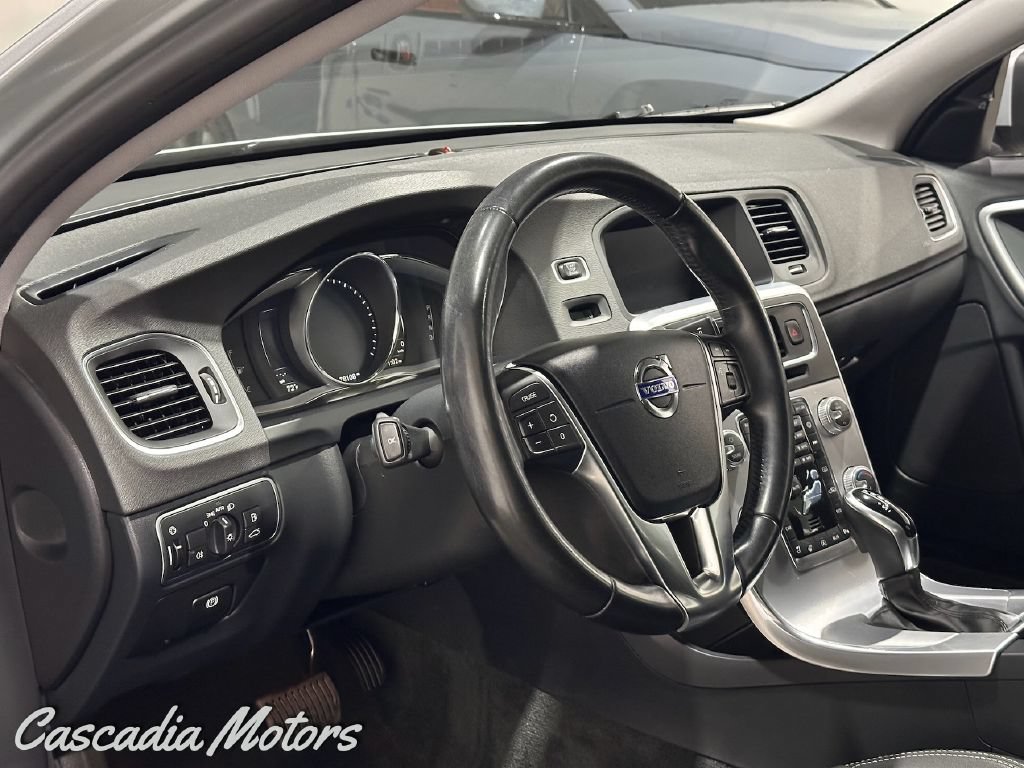 Used 2018 Volvo V60 T5 Dynamic w/ Vision Package AWD/4WD image 15