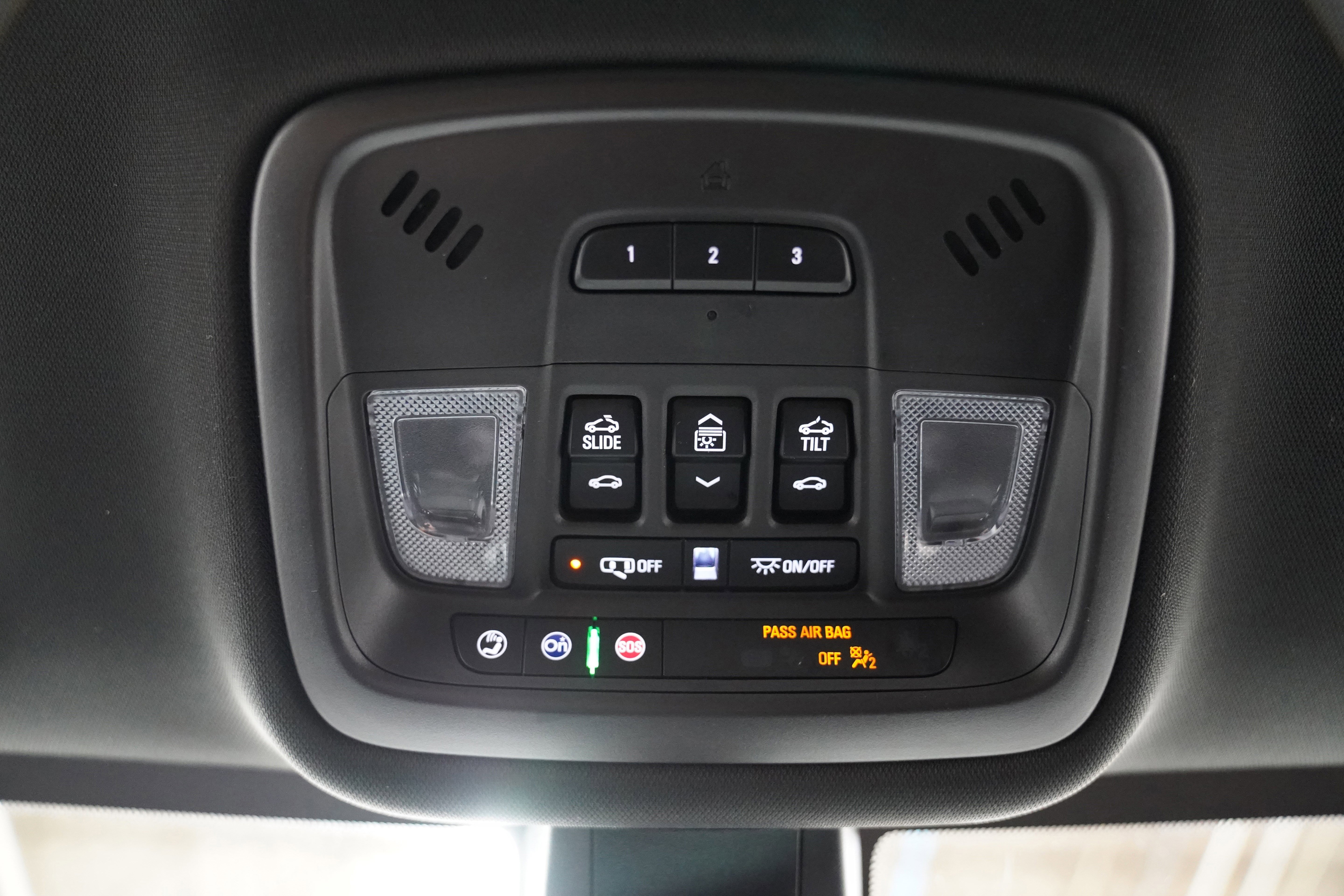 Used 2023 Chevrolet Traverse RS image 33