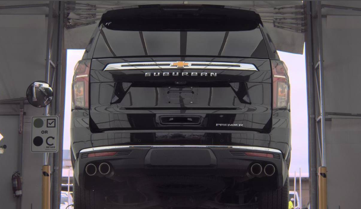 Used 2023 Chevrolet Suburban Premier w/ Advanced Technology Package RWD image 7