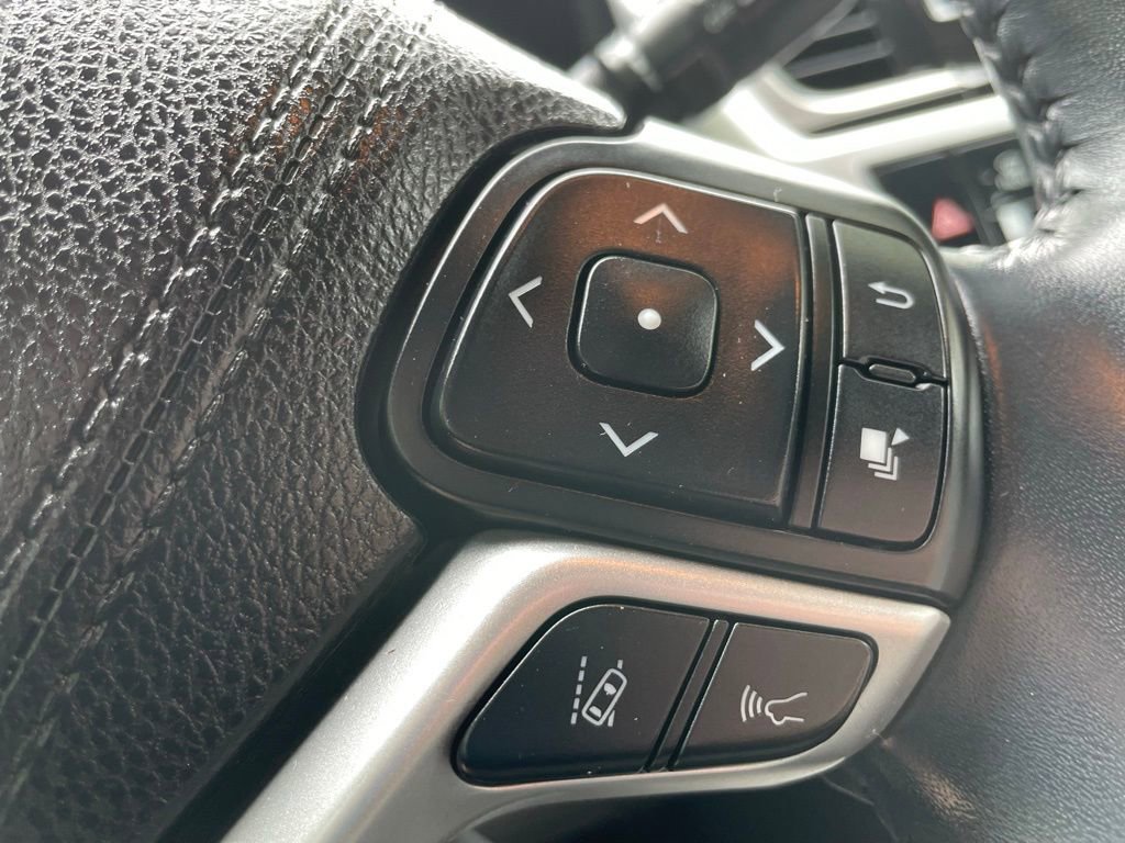 Used 2018 Toyota Highlander XLE AWD/4WD image 12