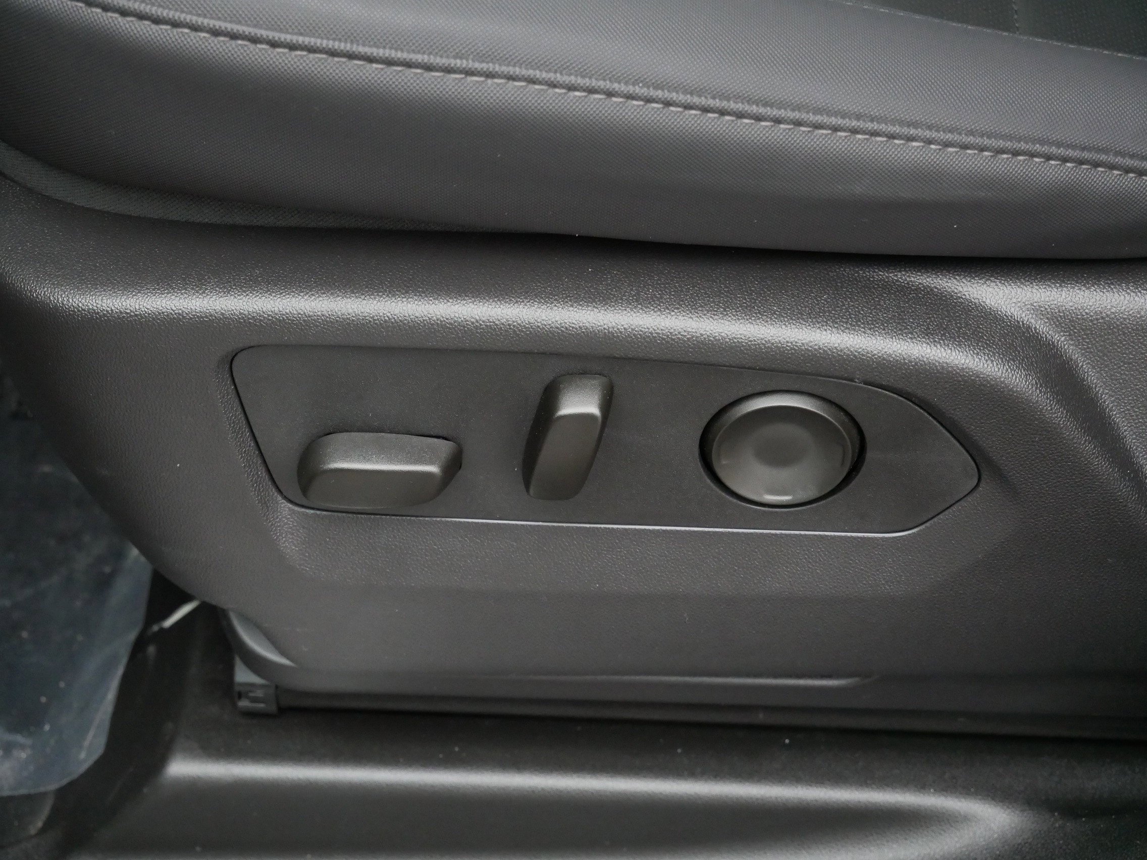 Used 2025 GMC Hummer EV 2X w/ LPO, Sport Package image 19