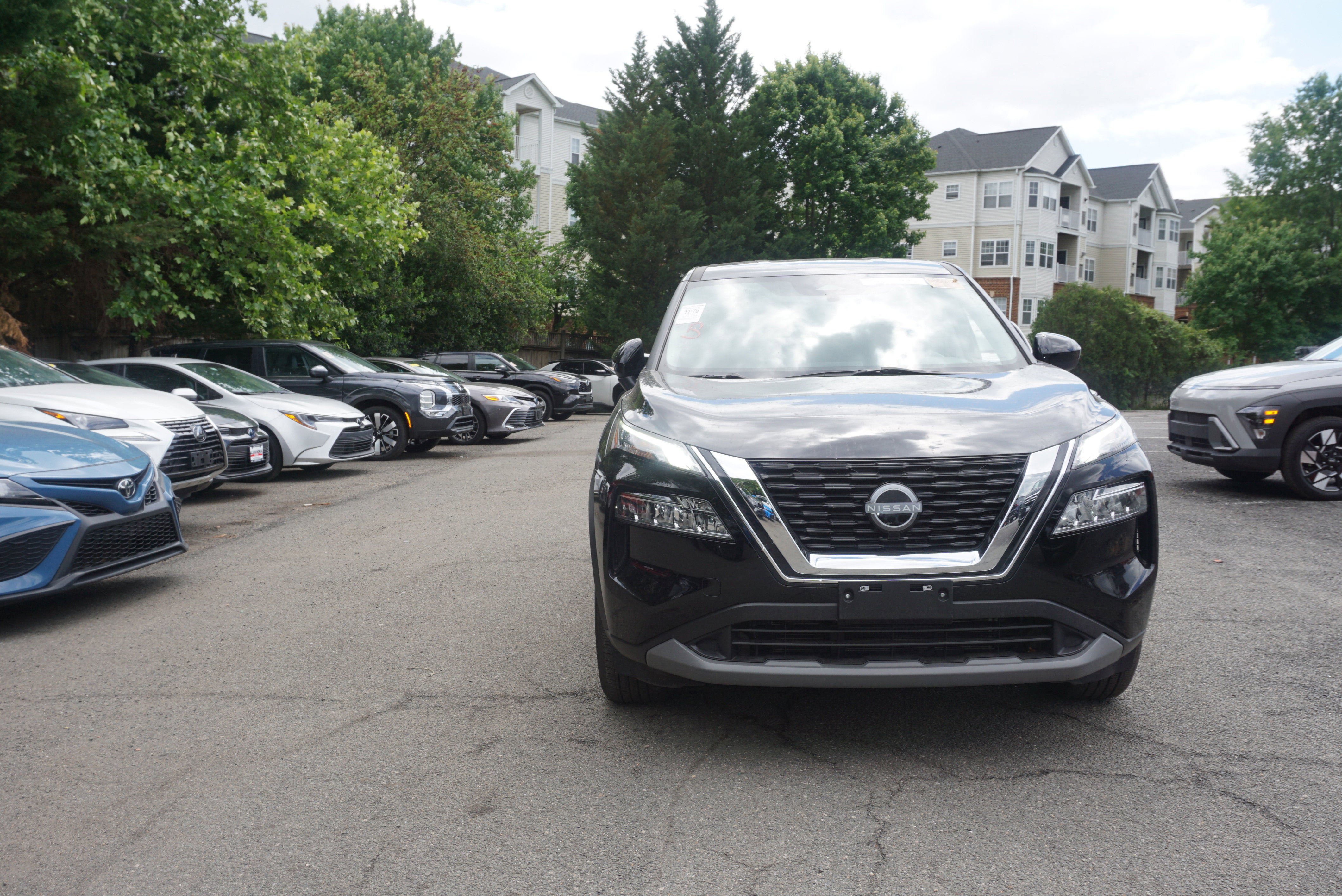 Used 2023 Nissan Rogue SV AWD/4WD image 2