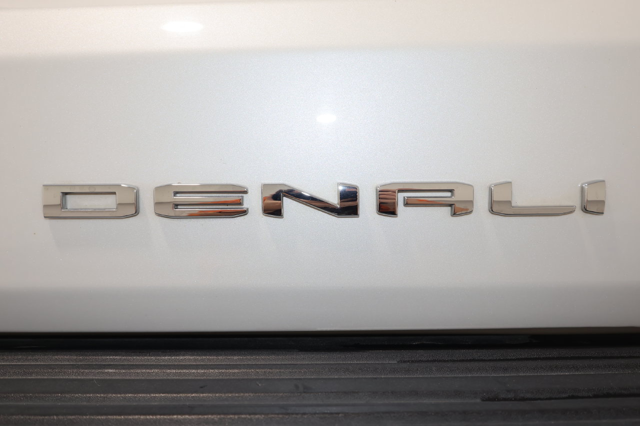 Used 2023 GMC Yukon XL Denali Ultimate AWD/4WD image 41
