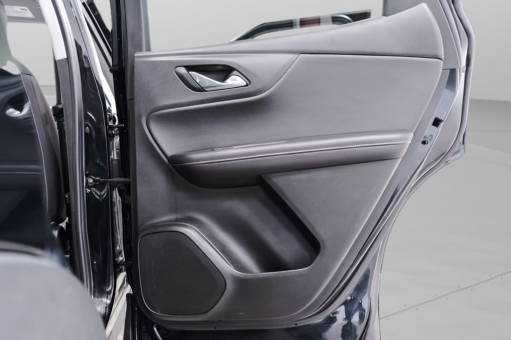 Used 2025 Chevrolet Blazer LT FWD image 29