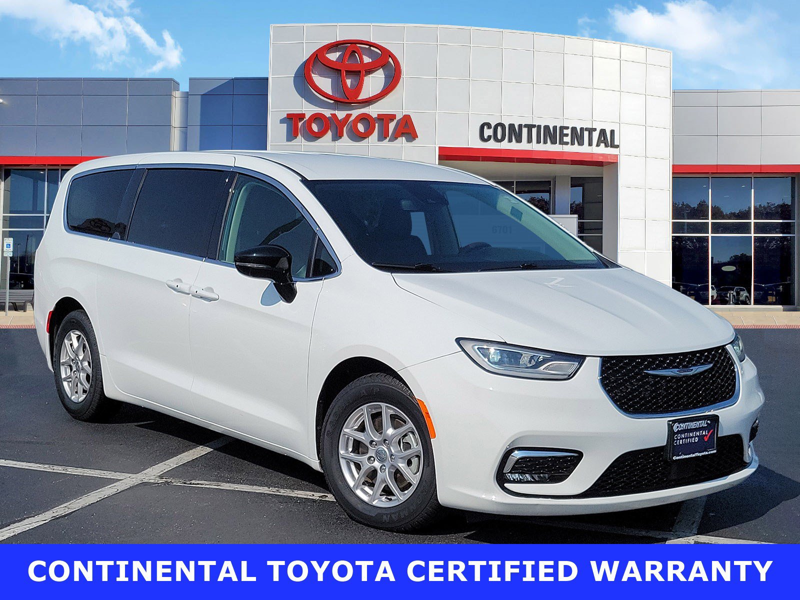 Used 2024 Chrysler Pacifica Touring-L