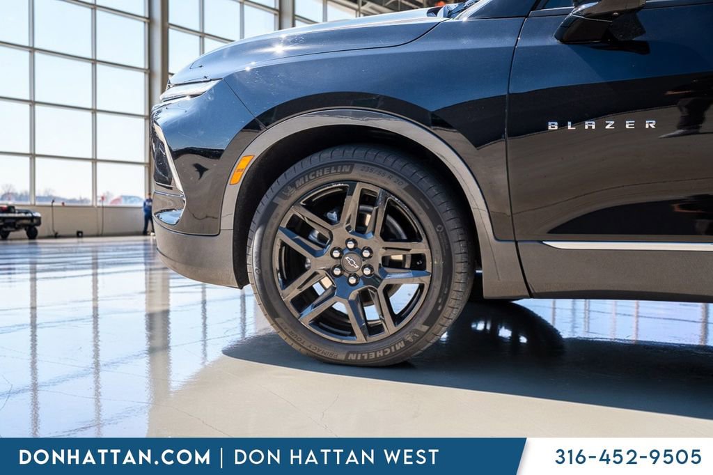 Used 2023 Chevrolet Blazer Premier w/ Driver Confidence II Package AWD/4WD image 40