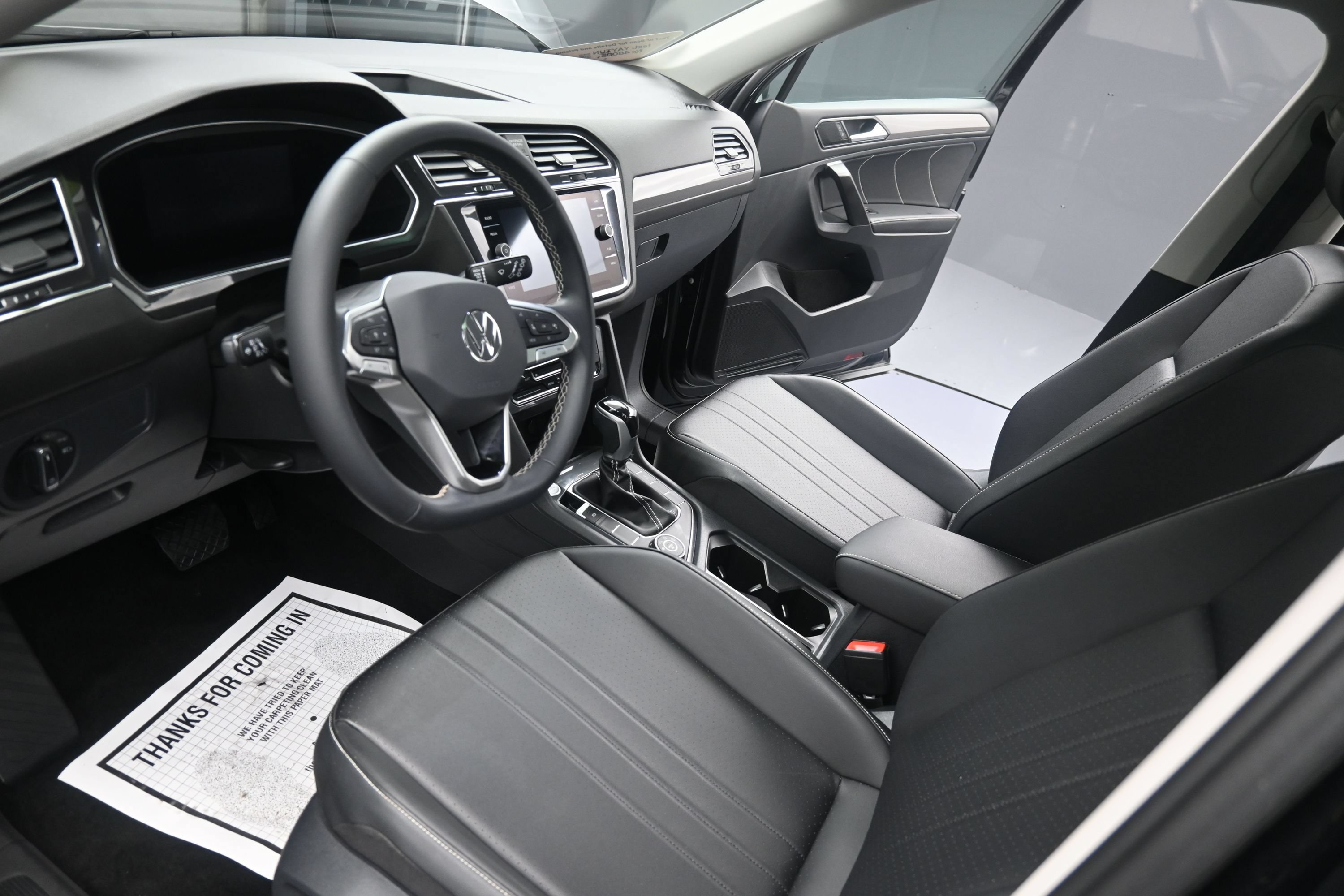Used 2023 Volkswagen Tiguan SE w/ Panoramic Sunroof Package AWD/4WD image 19