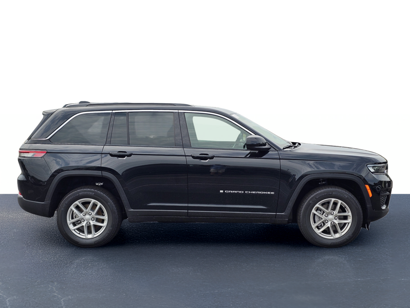 New 2026 Jeep Grand Cherokee Laredo X RWD image 7