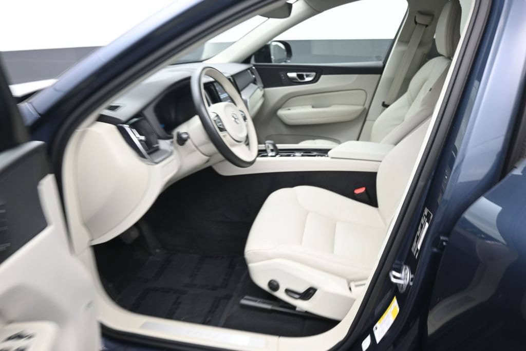 Certified 2024 Volvo XC60 B5 Core w/ Protection Package Premier AWD/4WD image 13