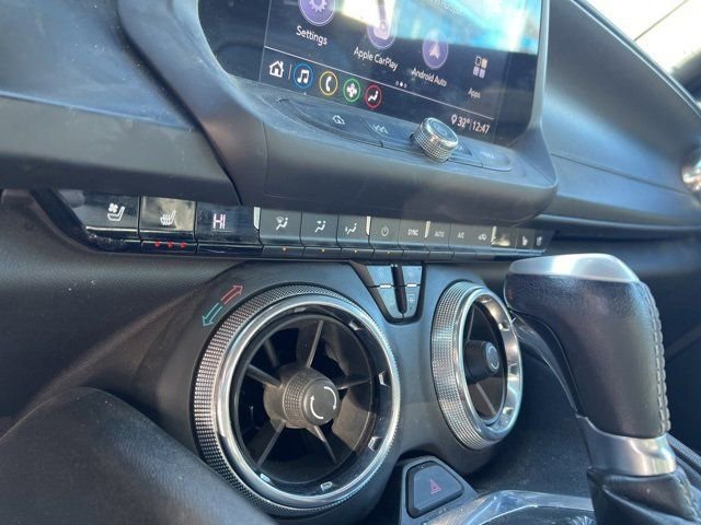 Used 2020 Chevrolet Camaro LT w/ RS Package image 10