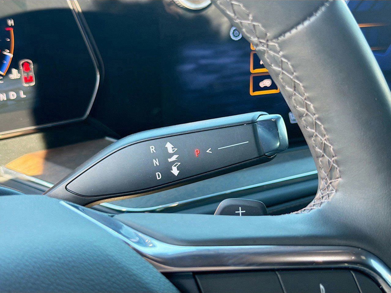 Used 2025 Chevrolet Suburban High Country image 31