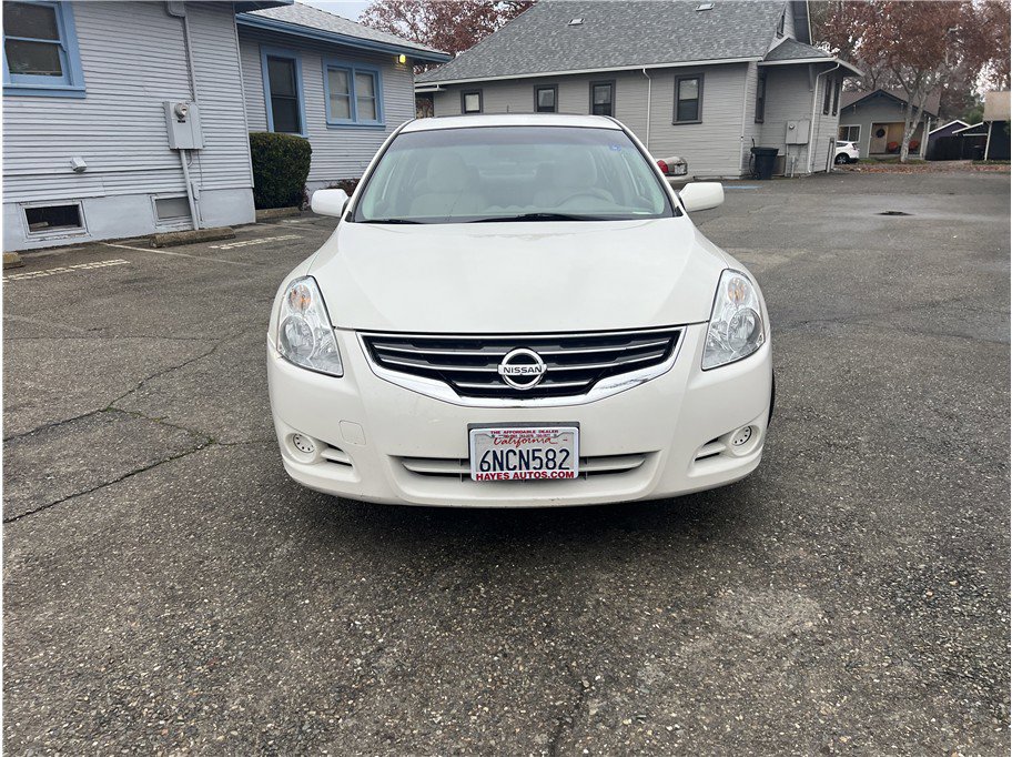 Used 2010 Nissan Altima Hybrid Sedan image 2