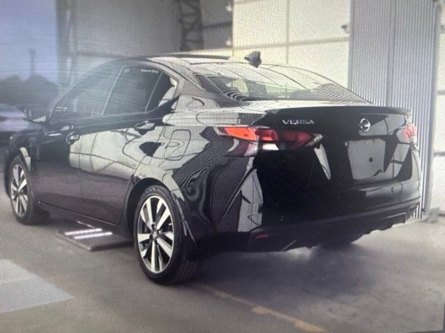 Used 2020 Nissan Versa SR FWD image 17