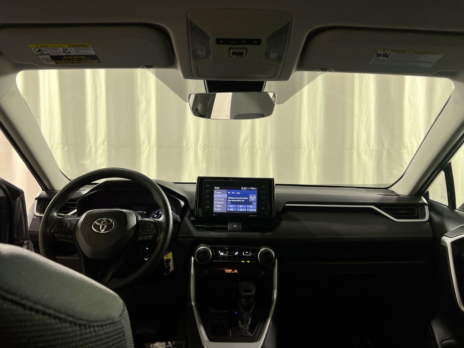 Used 2021 Toyota RAV4 LE AWD/4WD image 16