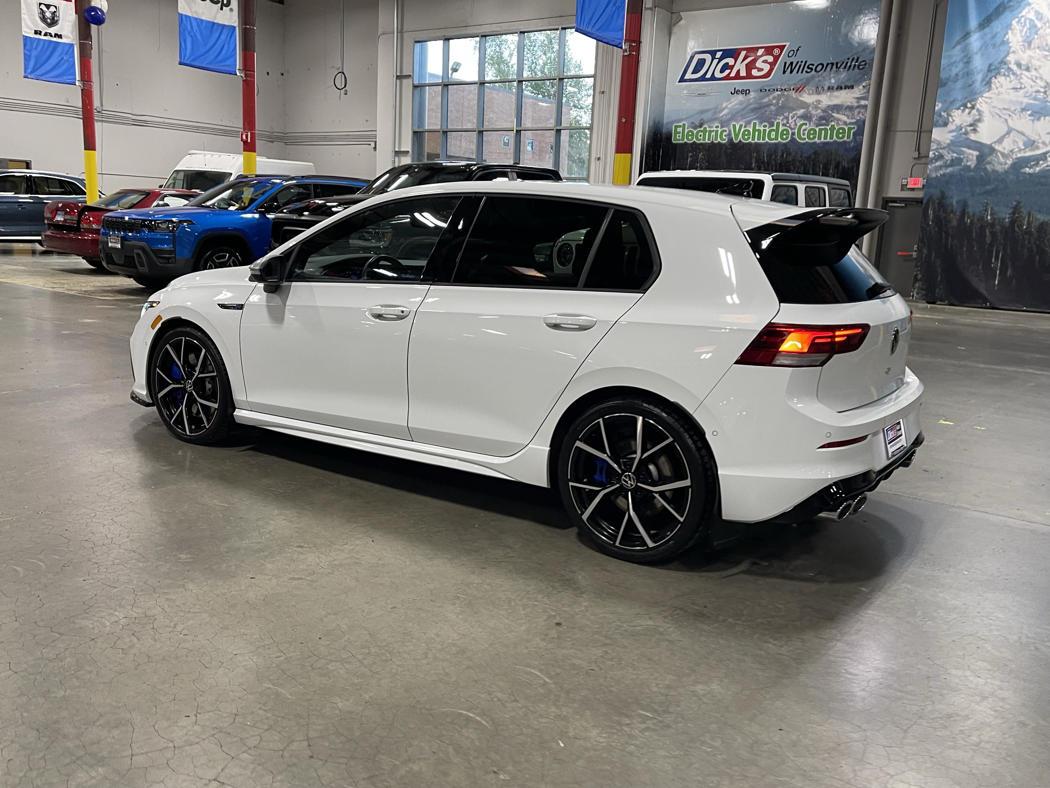 Used 2024 Volkswagen Golf R AWD/4WD image 3