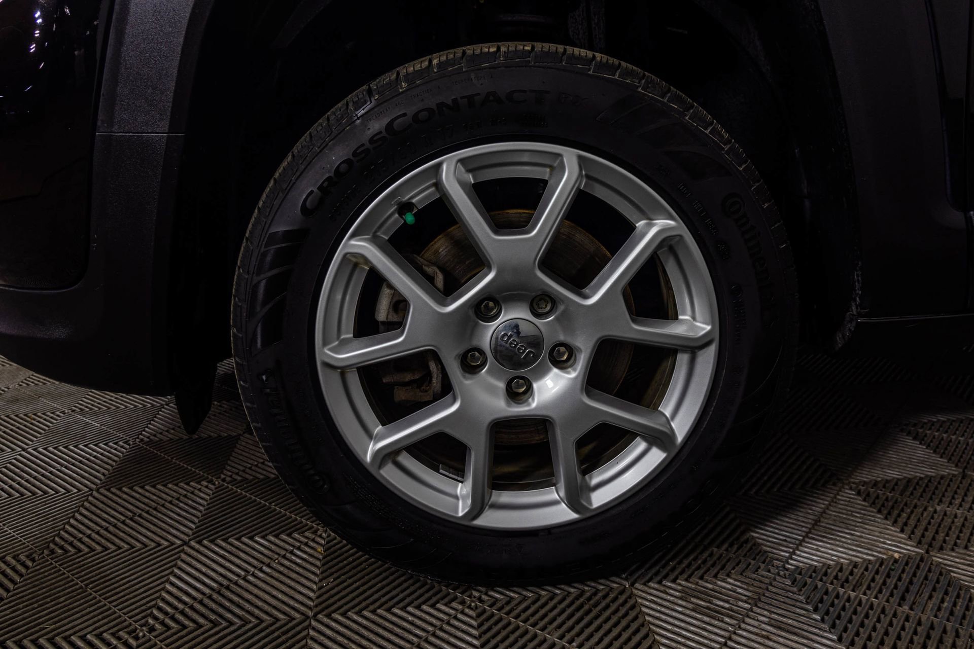 Used 2019 Jeep Renegade Latitude w/ Cold Weather Group image 50