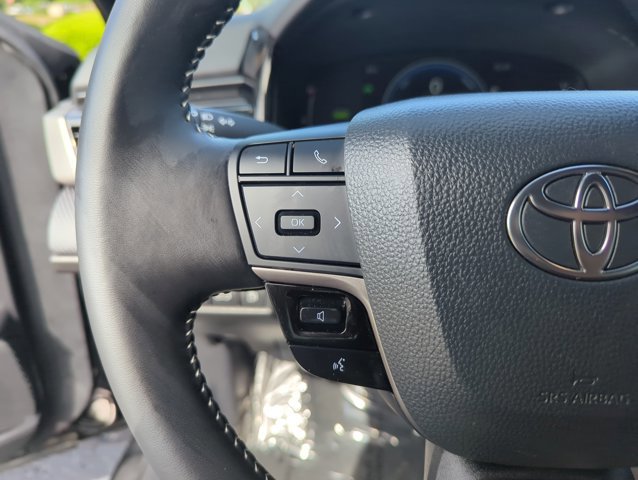 Used 2025 Toyota Camry SE FWD image 12