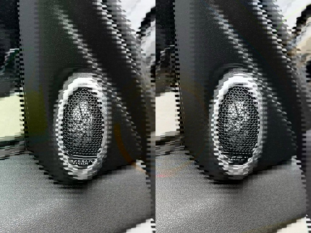 Certified 2026 Land Rover Range Rover Evoque Dynamic SE image 16