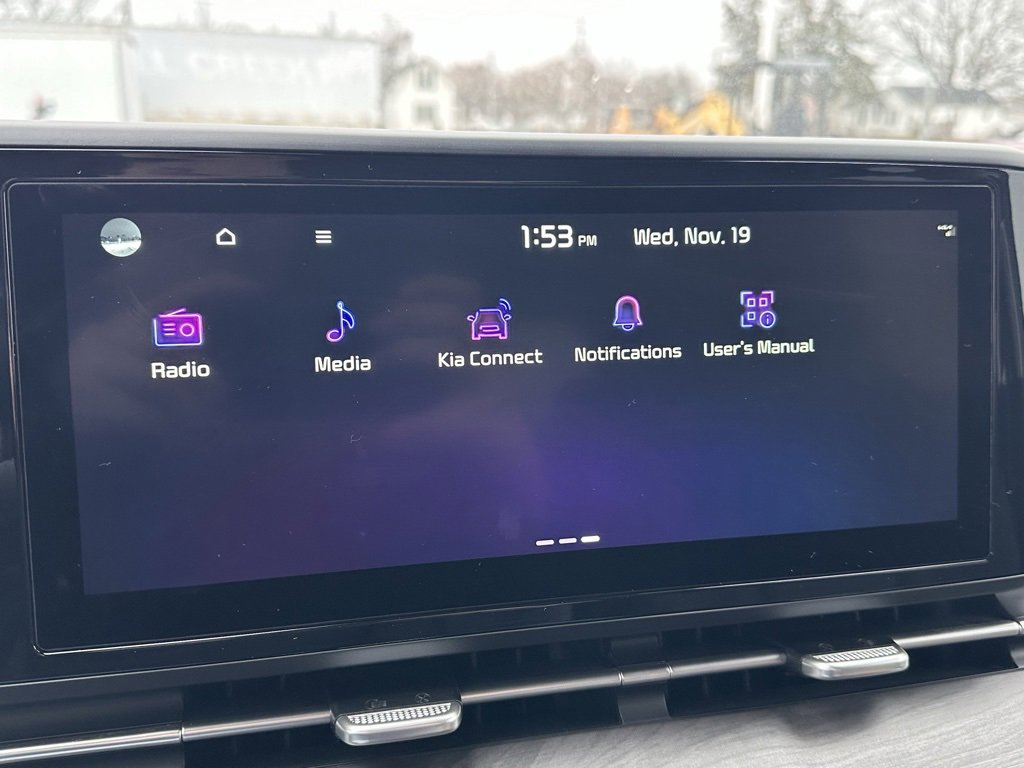 Used 2024 Kia Carnival EX image 33