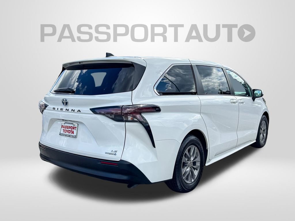 Used 2023 Toyota Sienna LE image 7