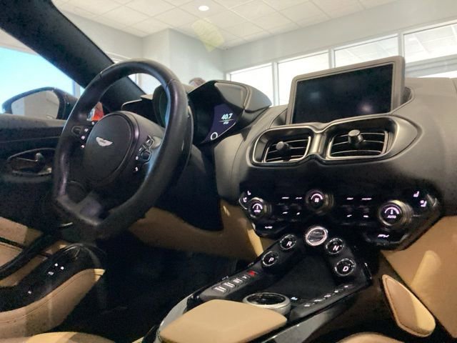 Used 2023 Aston Martin V8 Vantage Roadster image 24