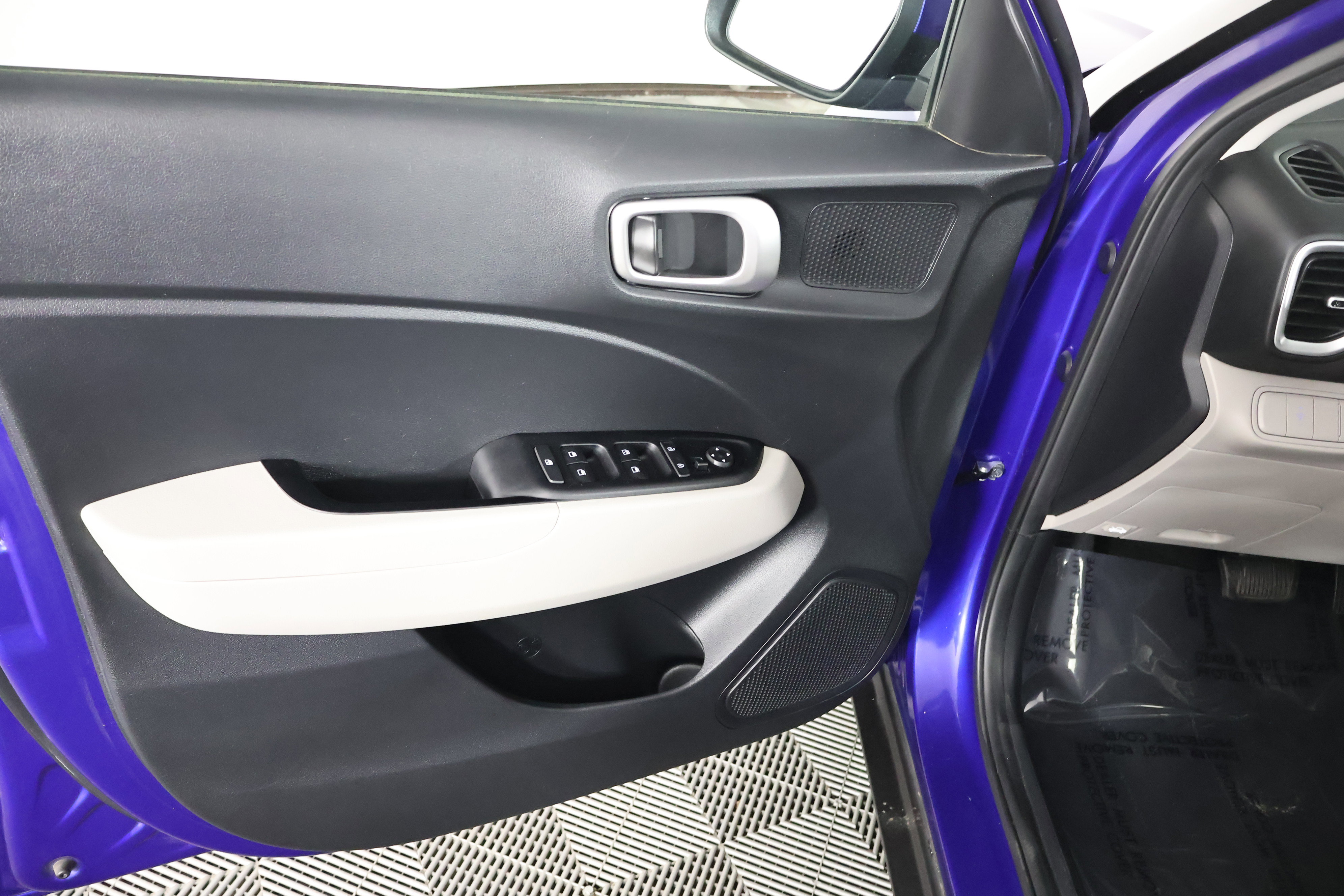 Used 2024 Hyundai Venue SEL image 36