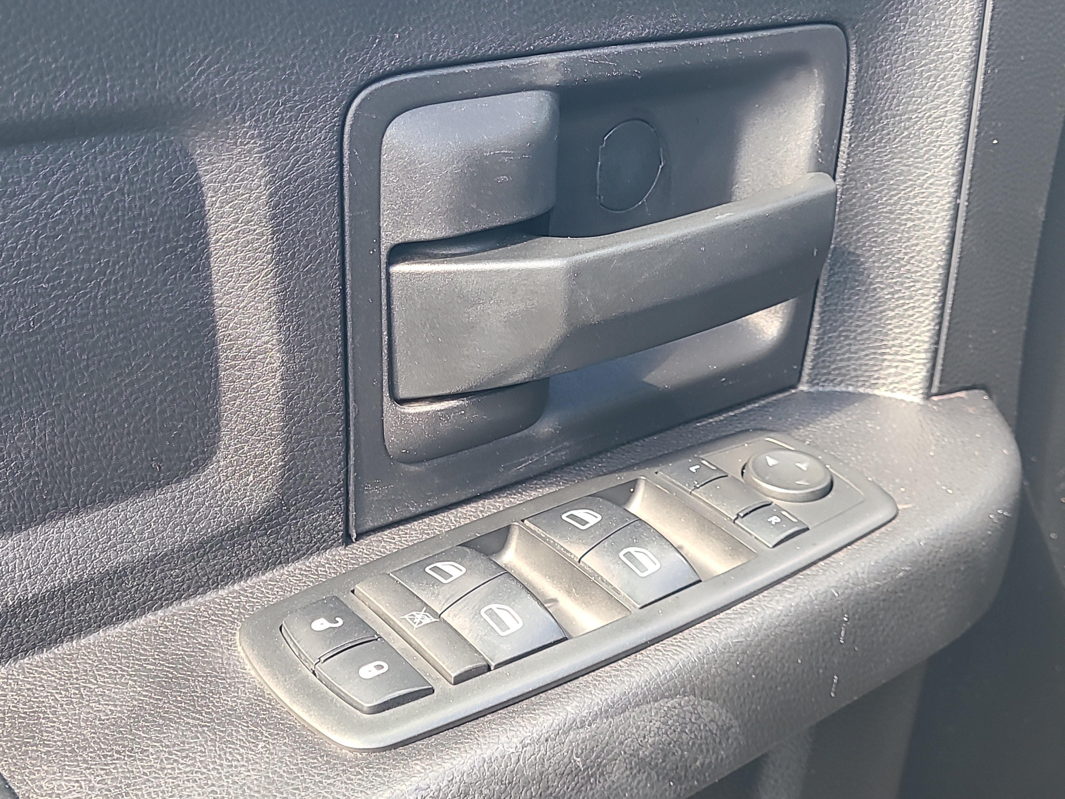 Used 2017 RAM 2500 Tradesman w/ Chrome Appearance Group AWD/4WD image 19