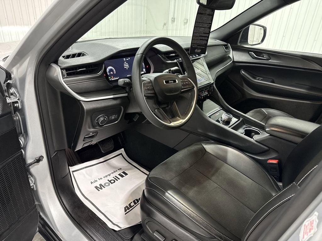Used 2024 Jeep Grand Cherokee Altitude AWD/4WD image 10