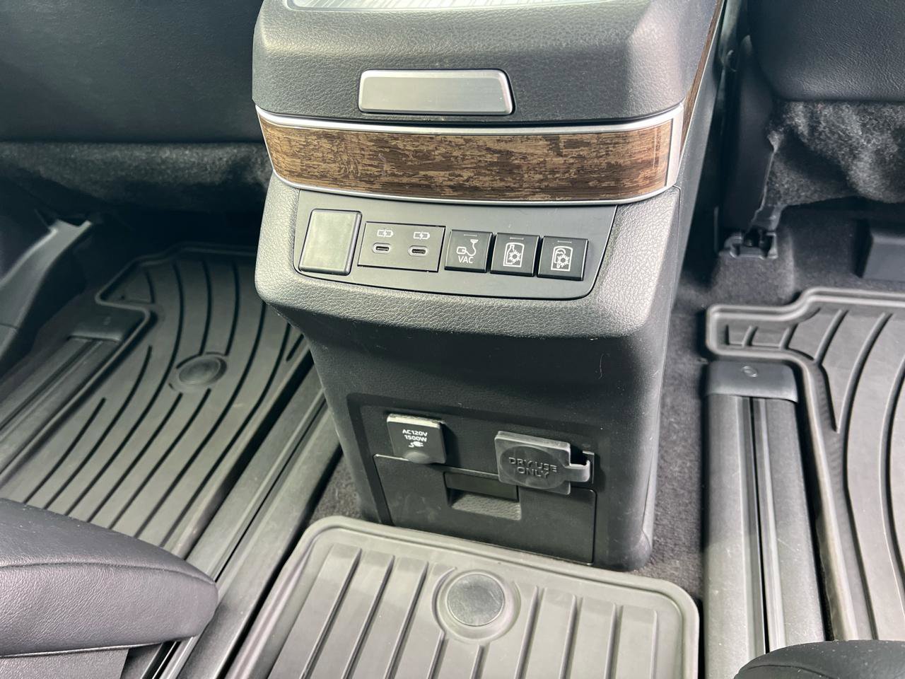 Used 2025 Toyota Sienna Platinum image 19