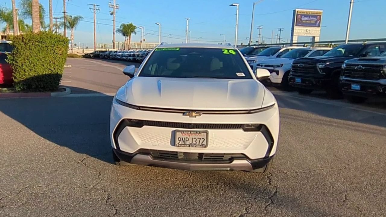 Used 2024 Chevrolet Equinox EV LT w/ LPO, All-Weather Mat Package AWD/4WD image 3