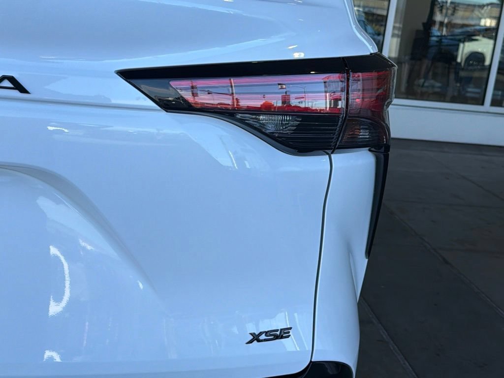 New 2026 Toyota Sienna XSE FWD image 12
