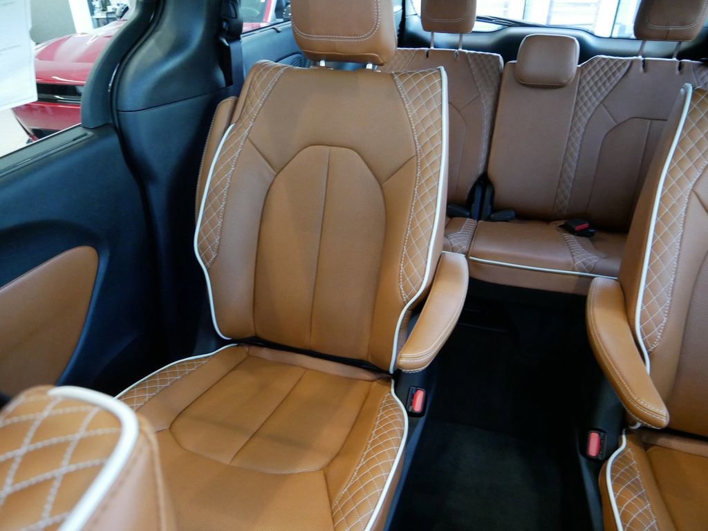 New 2026 Chrysler Pacifica Pinnacle image 34