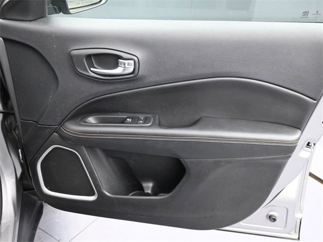 Used 2019 Jeep Compass Latitude image 28