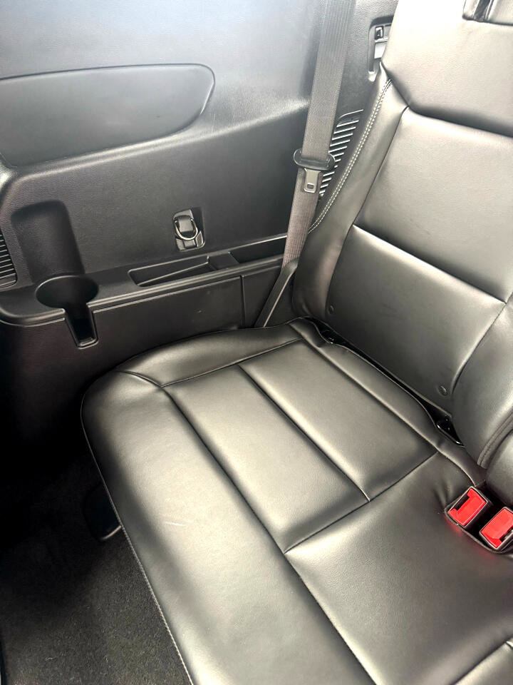 Used 2021 Ford Explorer XLT w/ Equipment Group 202A image 16