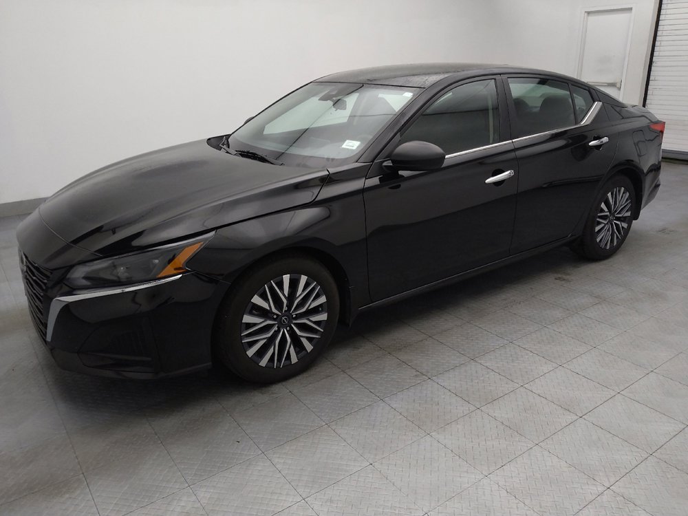 Used 2024 Nissan Altima 2.5 SV image 2