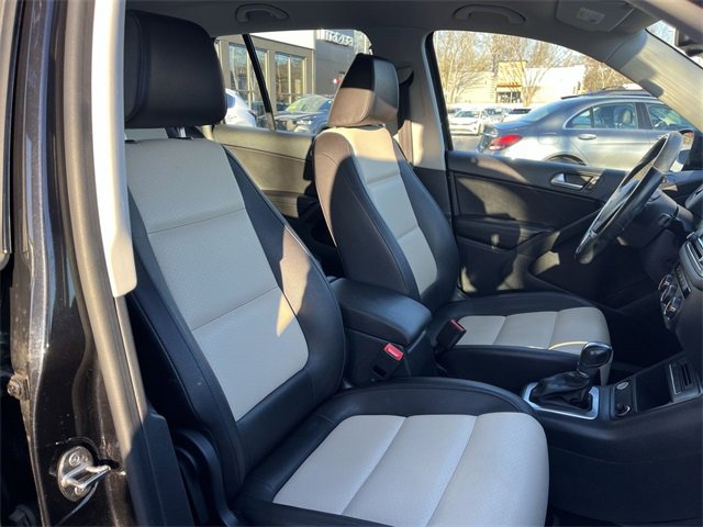 Used 2017 Volkswagen Tiguan S image 25
