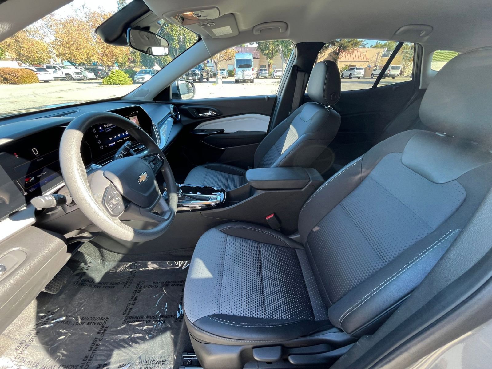 Used 2025 Chevrolet Trax LT image 24